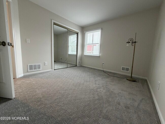 Building Photo - 606 Bay Ave