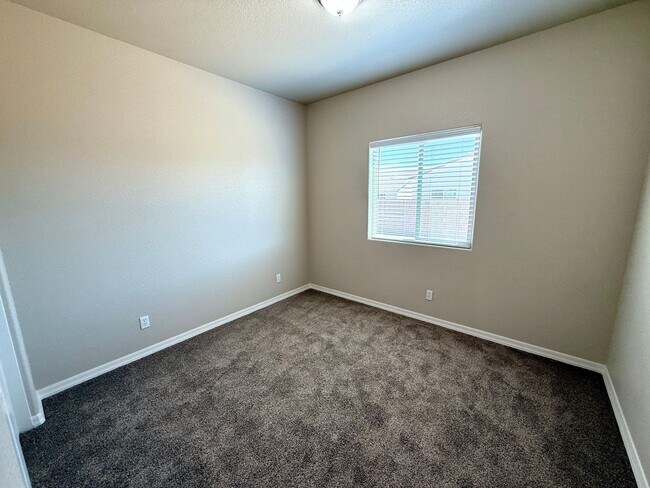 Building Photo - Move in Special~ $300 off Full Month's Ren...