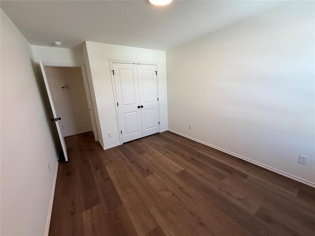 Building Photo - 301 Aaran Way