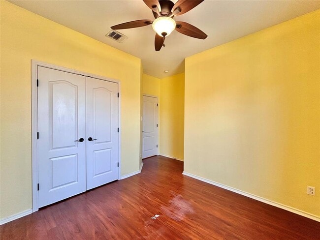 Building Photo - 505 Willow Walk Dr