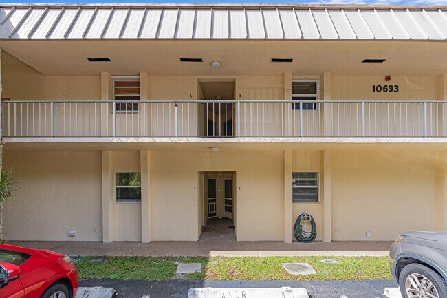 Building Photo - 10693 N Military Trl