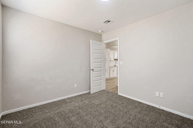Building Photo - 841 Paseo Drusy Pl