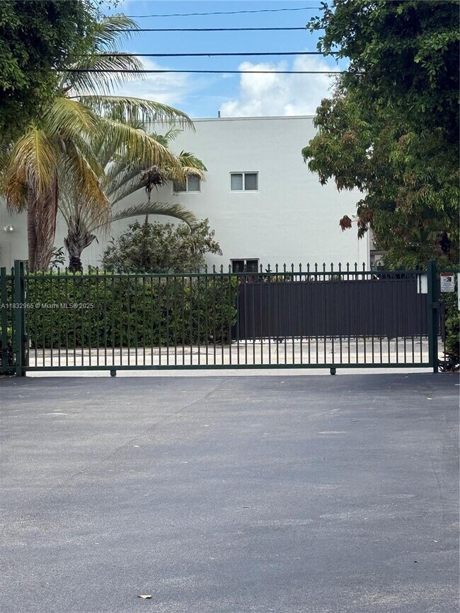 Building Photo - 5838 SW 74th Terrace