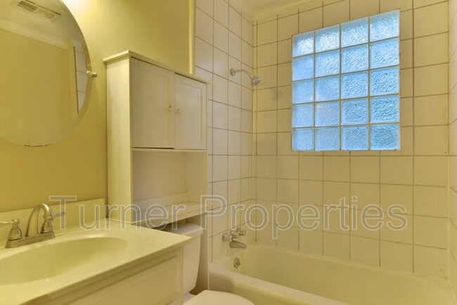 Building Photo - 2729 Kingswood Dr