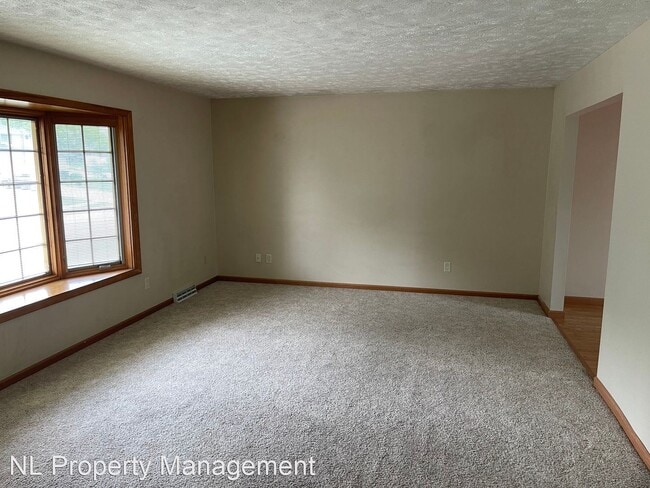 Building Photo - 3 br, 2.5 bath House - 2267 South 133 Ave