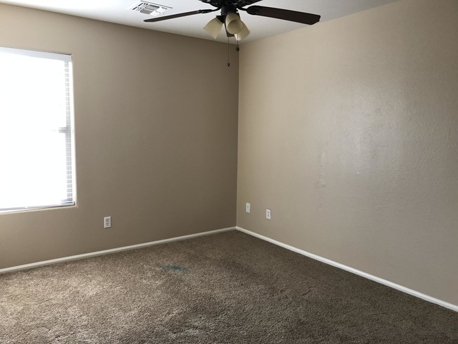 Building Photo - 29252 N Rosewood Dr