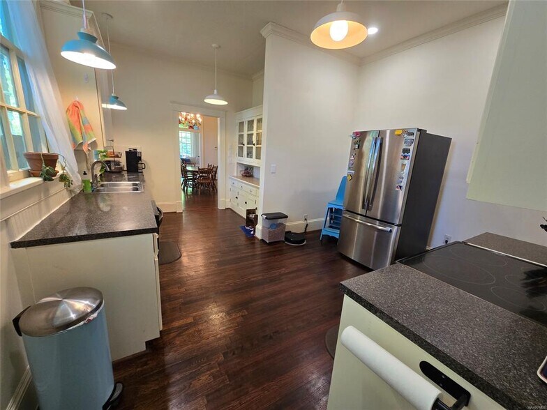 Building Photo - 379 Felder Ave