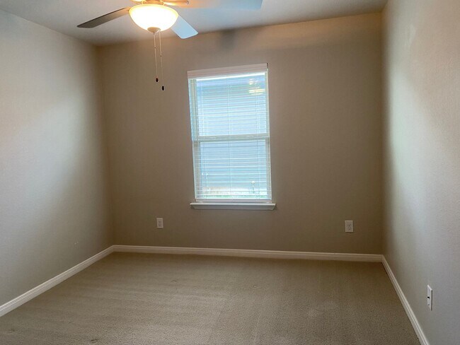 Building Photo - 4 BEDROOM CORNER LOT