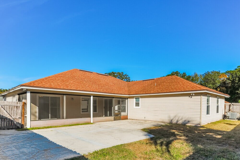 Building Photo - 8244 International Village Dr