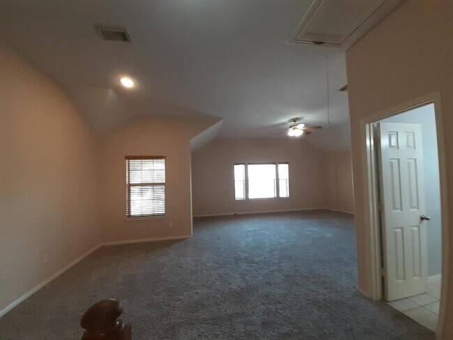 Building Photo - 5835 Beeston Ln
