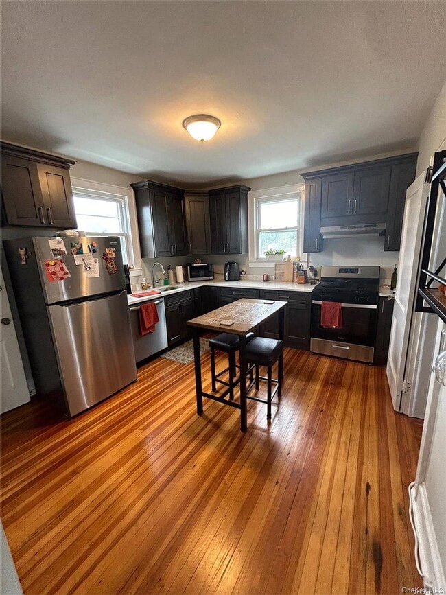 Building Photo - 16 Benjamin St