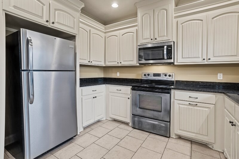 Building Photo - 420 Silver Hill Dr