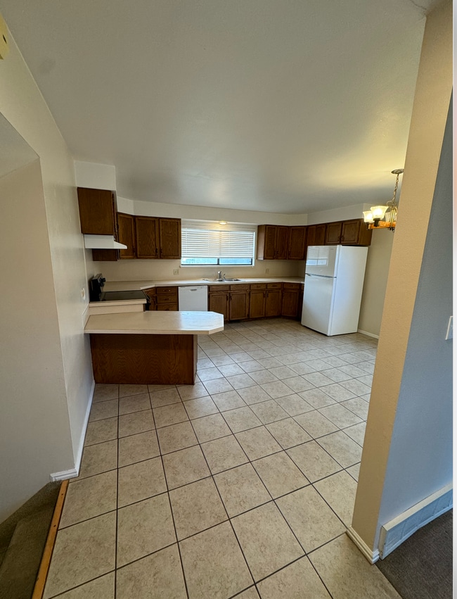 Building Photo - Orem Duplex