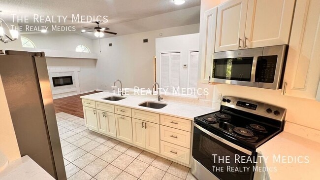 Building Photo - 23 Winding Woods Trail