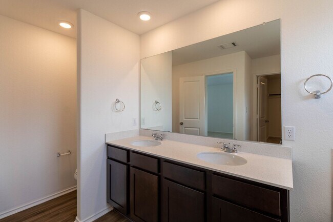 Building Photo - 5601 Bellissima Way