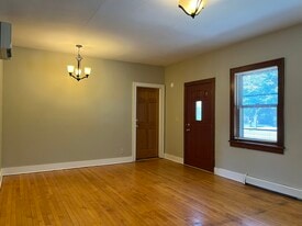 Building Photo - 1211 E Saveland Ave