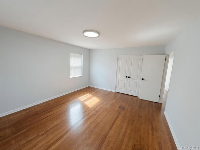 Building Photo - 1080 Rhinelander Ave