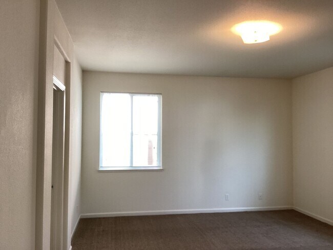 Building Photo - 5162 W Home Ave