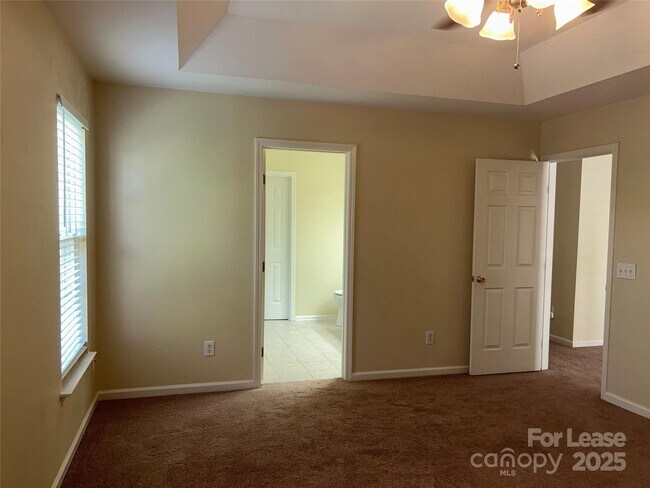Building Photo - 6217 Chavel Ln
