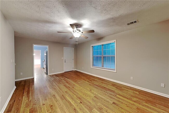 Building Photo - 5027 Wesleyan Dr