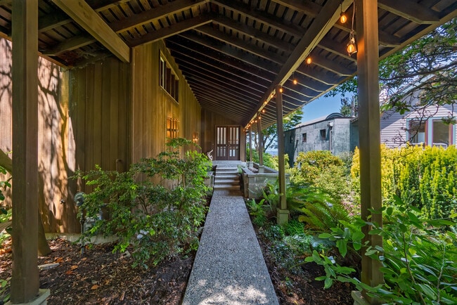 Building Photo - 9309 Fauntleroy Wy SW