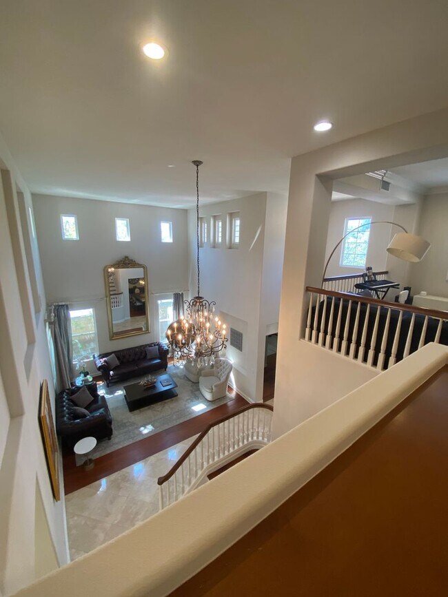 Building Photo - Luxurious 4 Bedroom Fullerton House For Re...