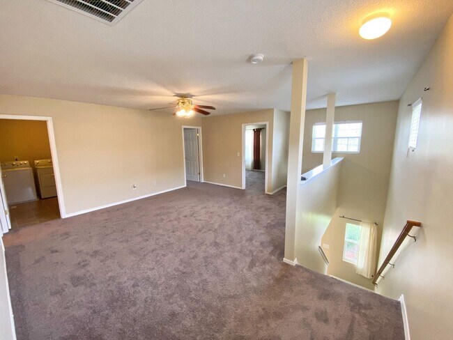 Building Photo - LOCATION IS KEY!!  4 Bedroom House in the ...