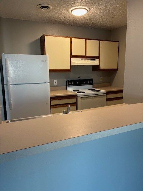 Building Photo - 214 Timber Ridge Dr