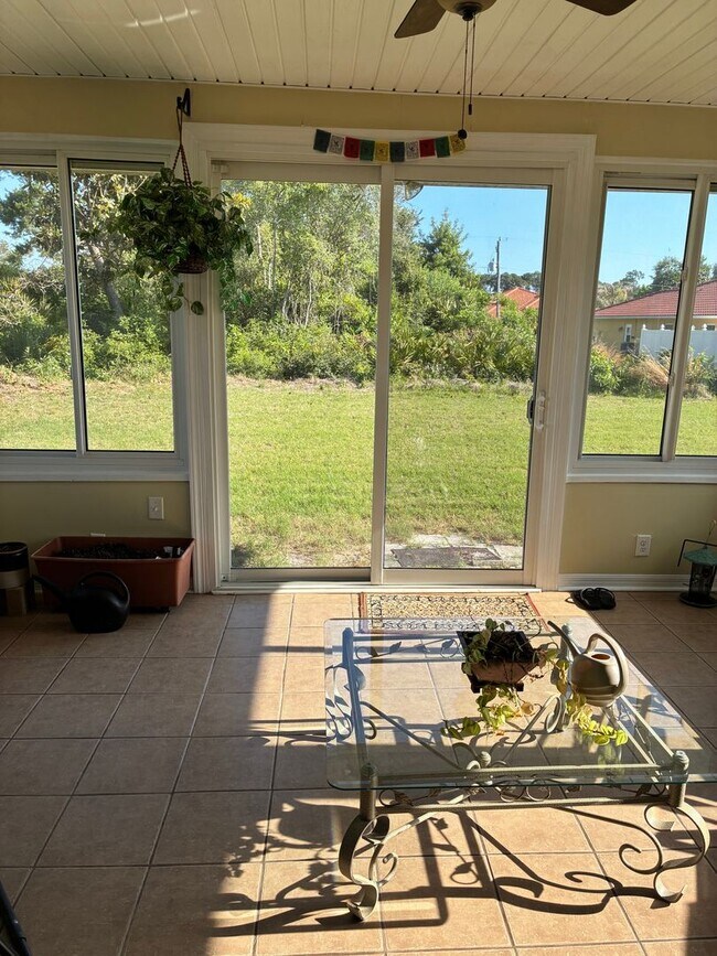 Building Photo - Discover this well-located 3-bedroom, 2-bath home in Palm Coast!