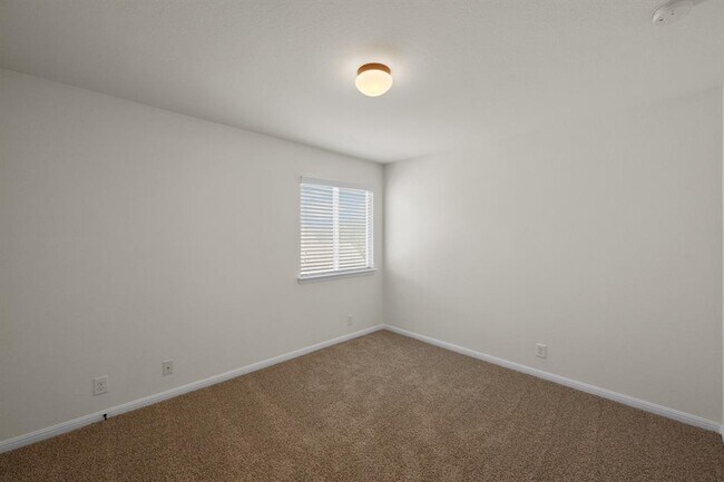 Building Photo - 608 Royal Burgess Dr