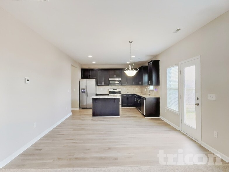 Building Photo - 978 Lakemont Dr