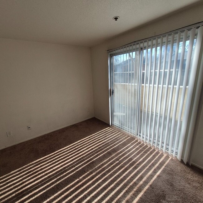 Building Photo - Affordable 1 bedroom 1 bath condo near the American River and CSUS