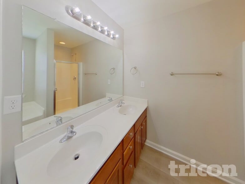 Building Photo - 11821 Royal Castle Ct