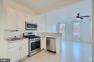 Building Photo - 1509 W Lombard St