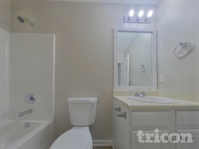 Building Photo - 4928 Bryant Dr