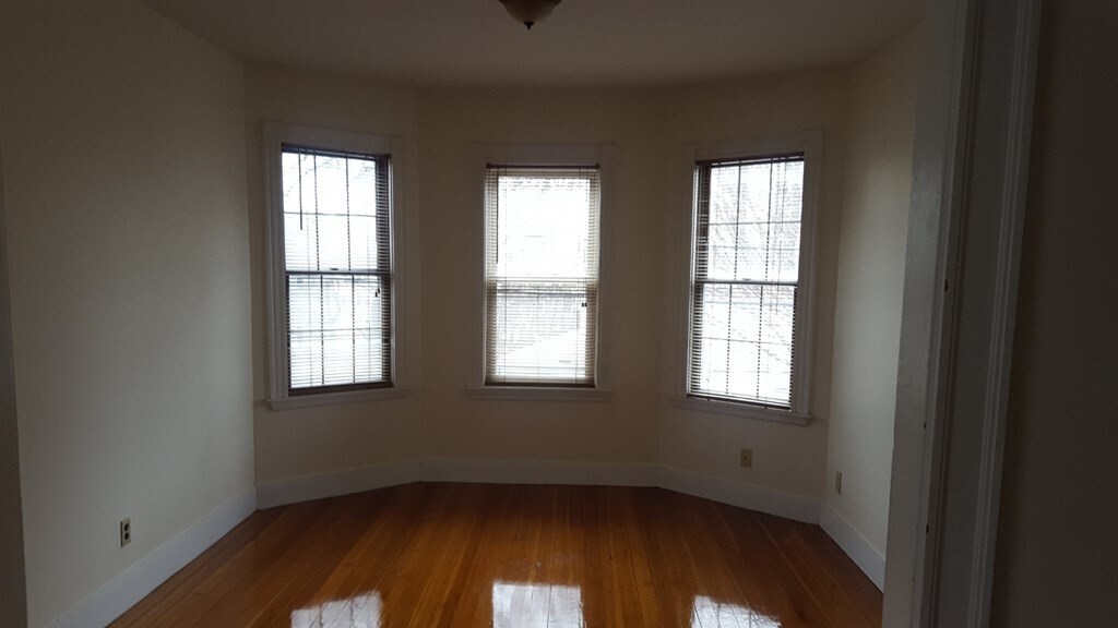 Building Photo - 33 Newhall St