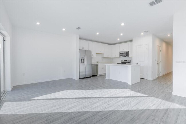 Building Photo - 3316 Thicket St