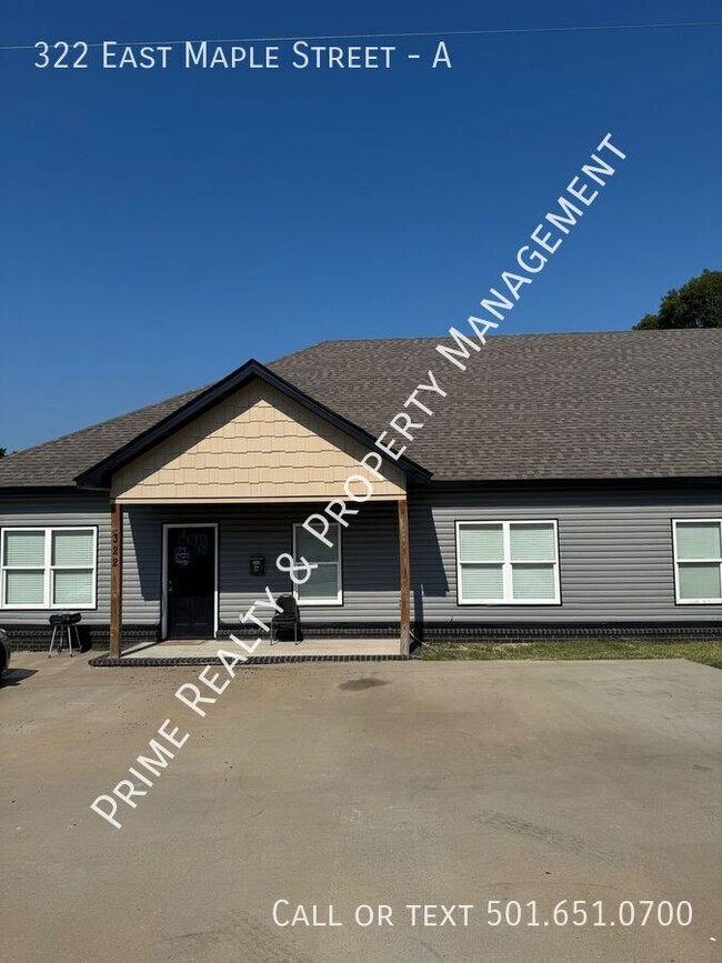 Primary Photo - 322 E Maple St