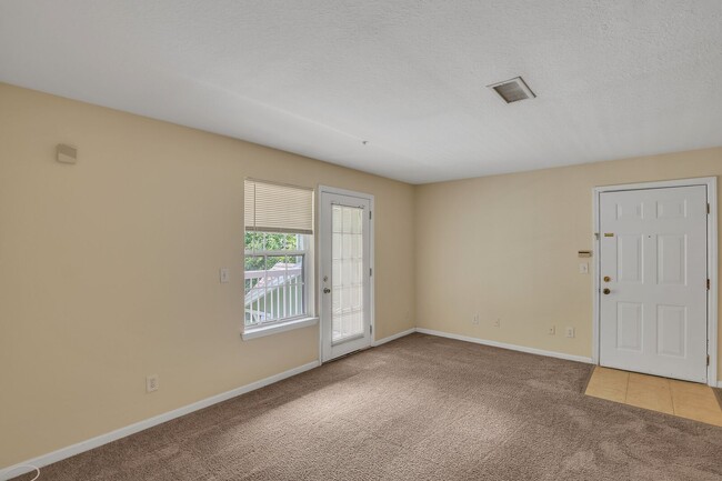 Building Photo - 1 bedroom/ 1 bathroom with one car garage ...
