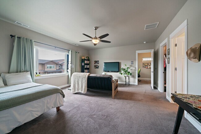 Building Photo - Modern 4-bedroom 3-bathroom Home