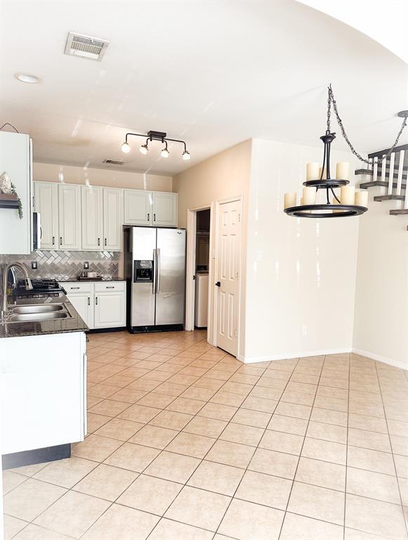 Building Photo - 827 Sweet Pine Dr