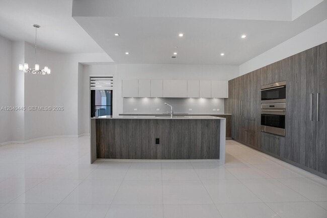 Building Photo - 275 Giralda Ave