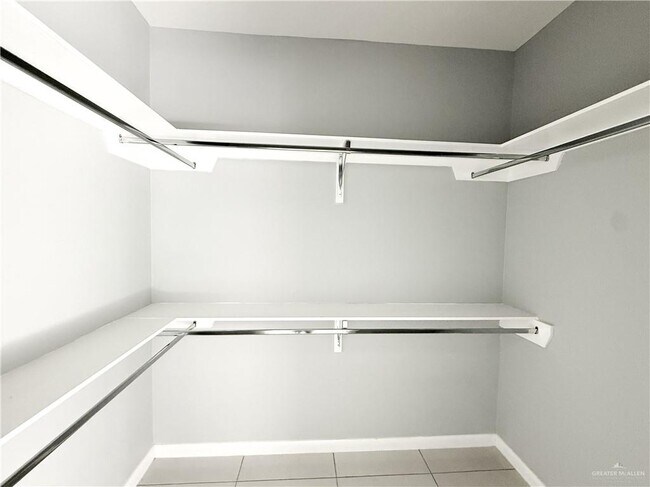 Building Photo - 16 Angelina Dr