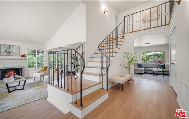 Building Photo - 26065 Redbluff Dr