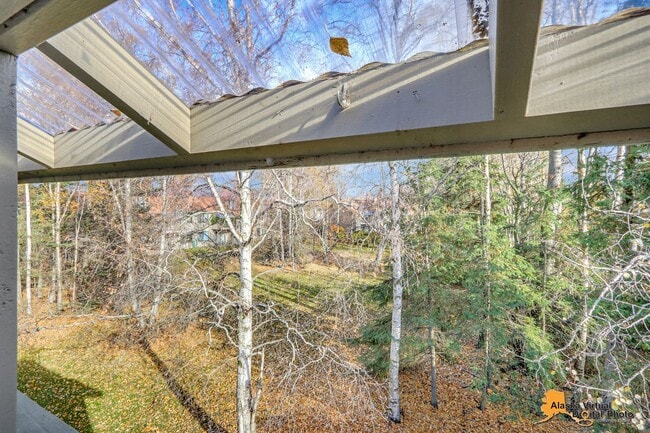 Building Photo - Top Floor End Unit Condo* Pet Friendly, Pr...