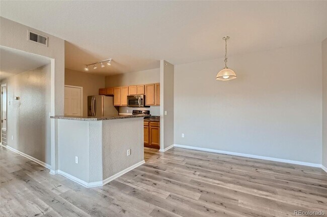 Building Photo - Top Floor Penthouse Condo in Cherry Creek School District