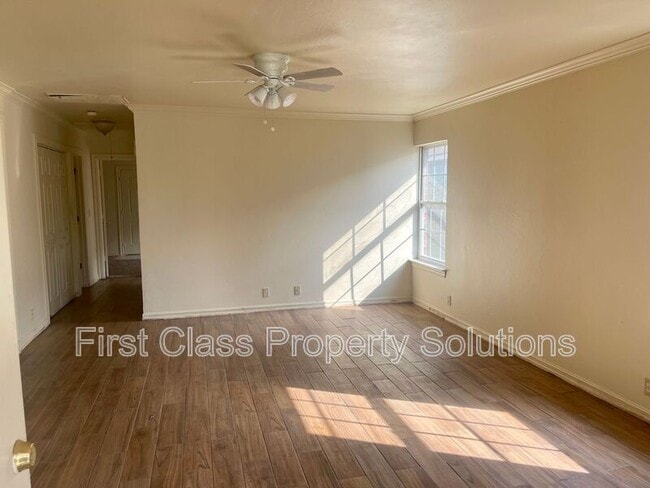 Building Photo - 1132 N Gardner Ave