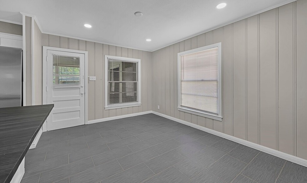 Building Photo - 3017 Alexander Ave