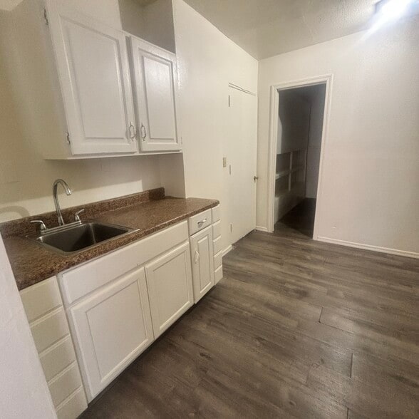 Kitchen - 1409 S Mill Ave