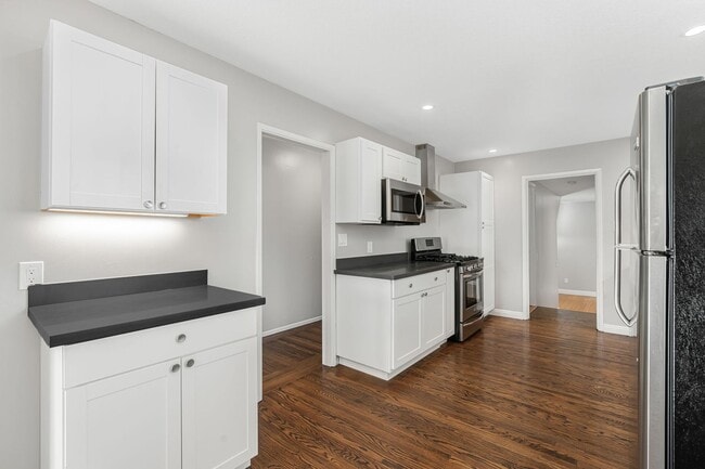 Building Photo - Spacious 4BR/3BA Home in Top-Rated School District!